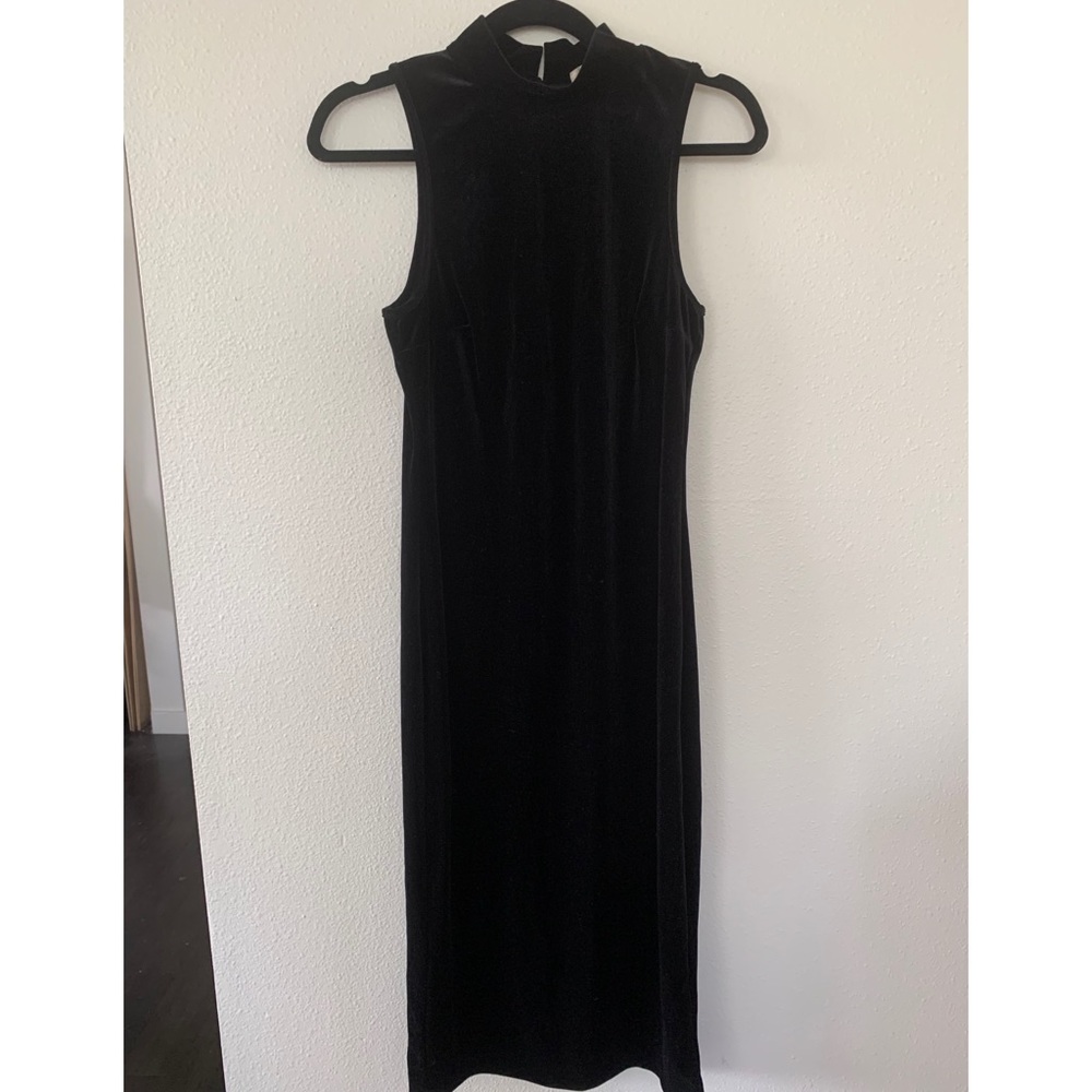 Black velvet dress size M in great condition
